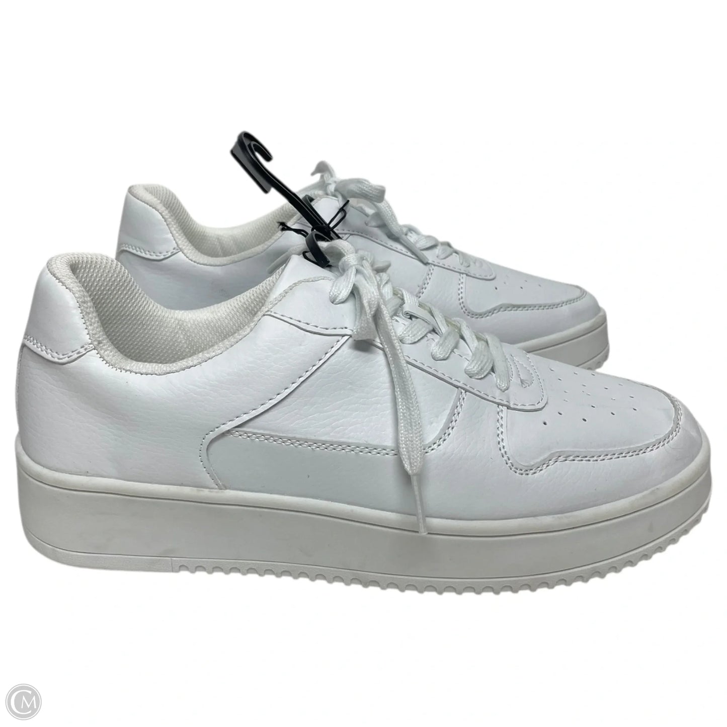 Shoes Sneakers By No Boundaries In White, Size: 10