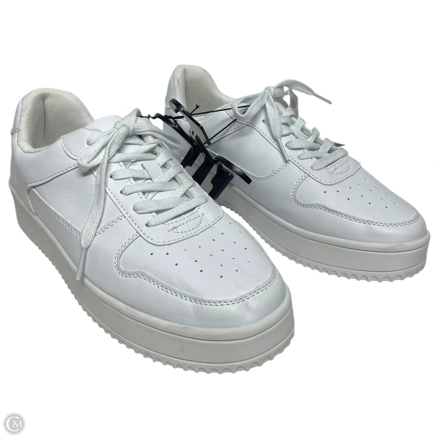 Shoes Sneakers By No Boundaries In White, Size: 10