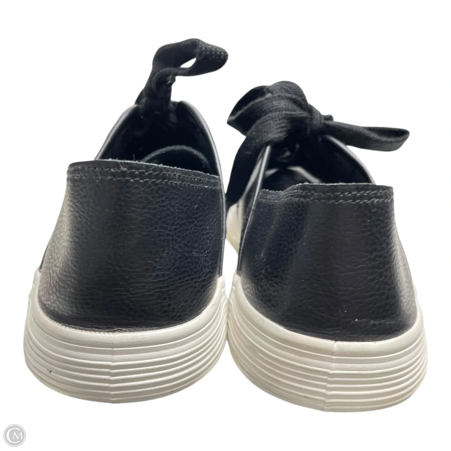 Shoes Sneakers By Clothes Mentor In Black & White, Size: 6.5