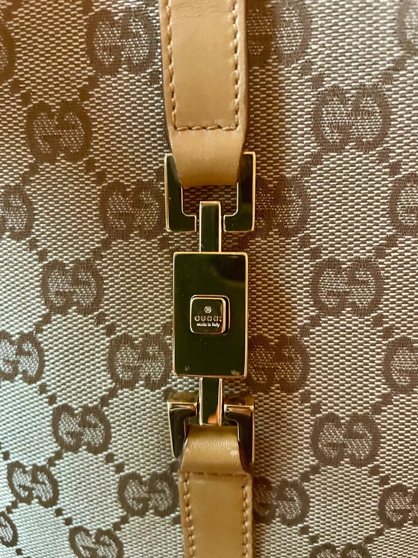 Handbag Luxury Designer By Gucci, Size: Medium
