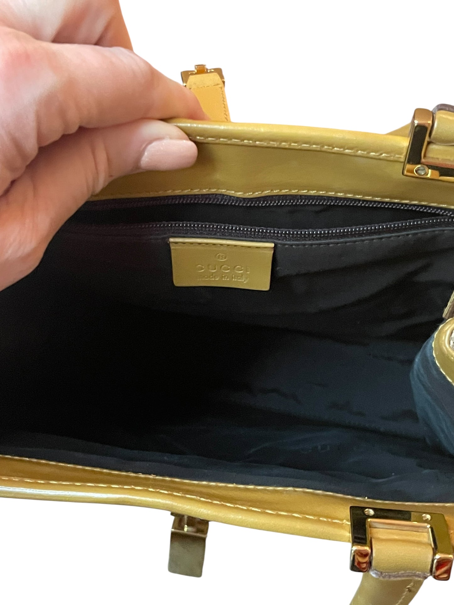 Handbag Luxury Designer By Gucci, Size: Medium