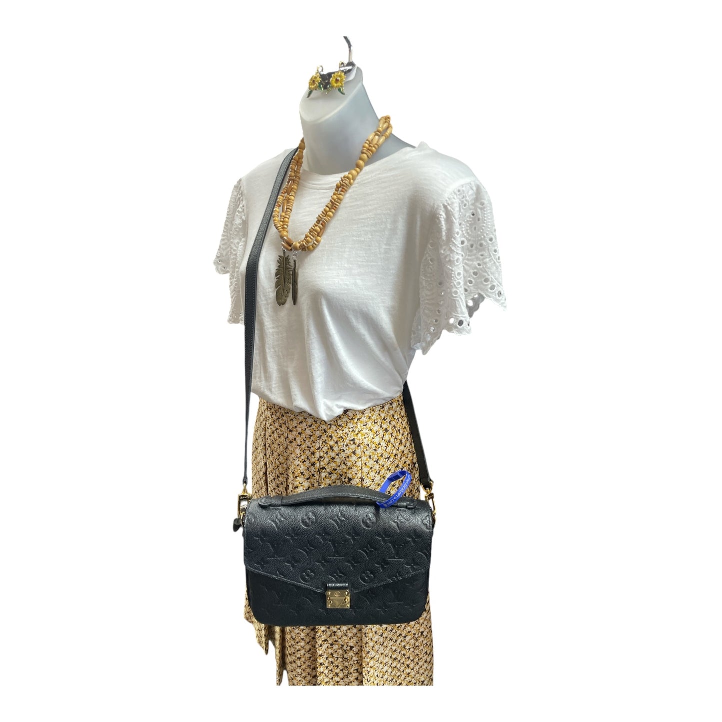 Crossbody Luxury Designer By Louis Vuitton, Size: Medium