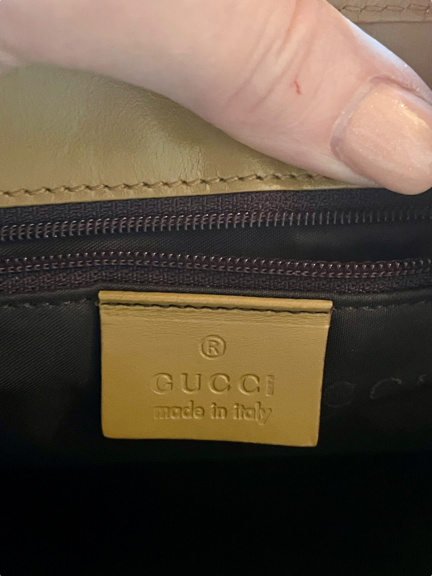 Handbag Luxury Designer By Gucci, Size: Medium