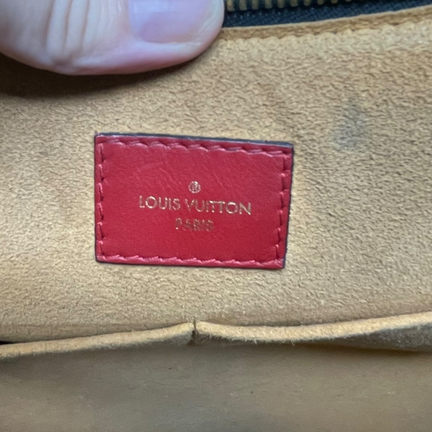 Crossbody Luxury Designer By Louis Vuitton, Size: Large