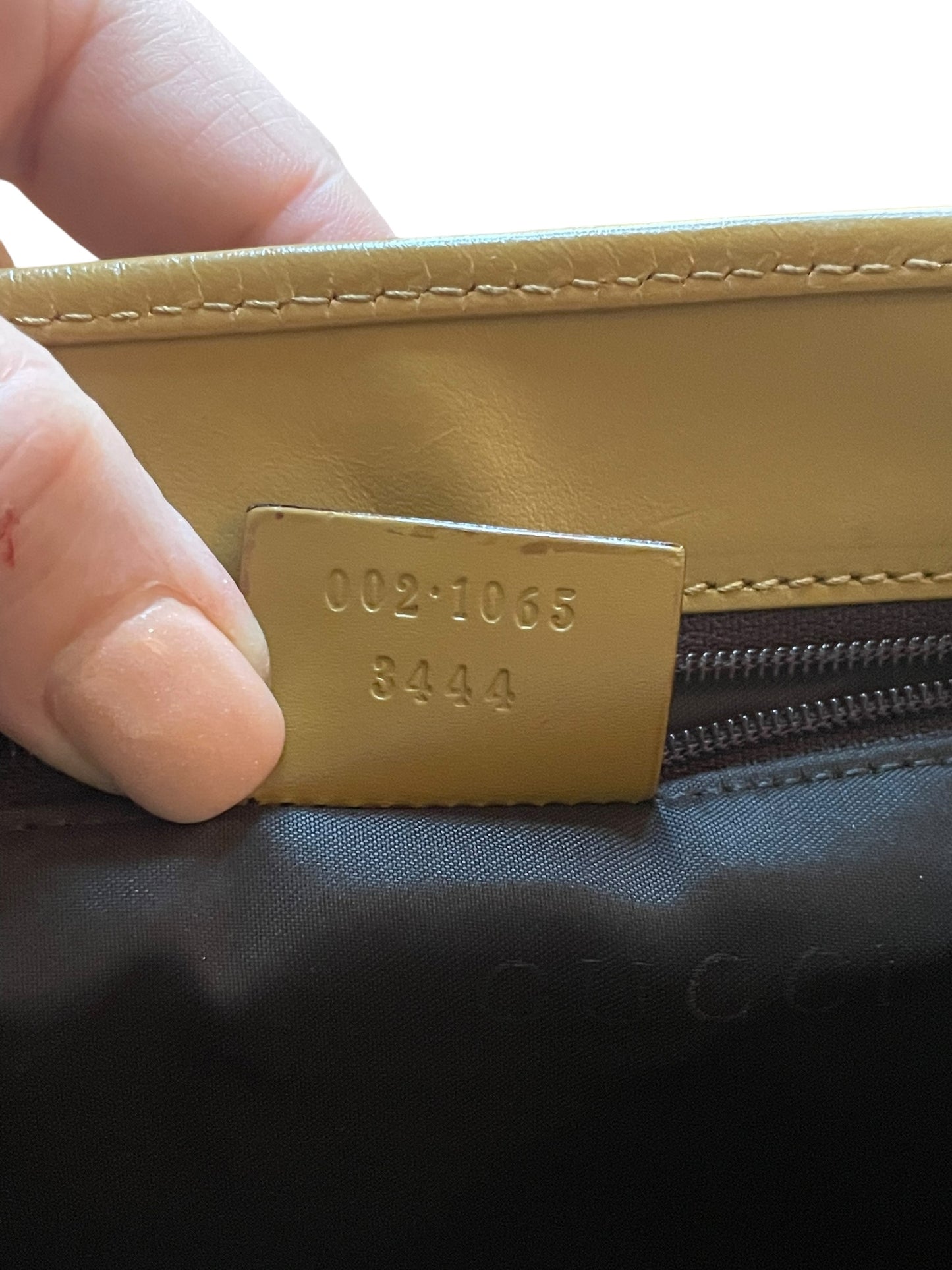 Handbag Luxury Designer By Gucci, Size: Medium