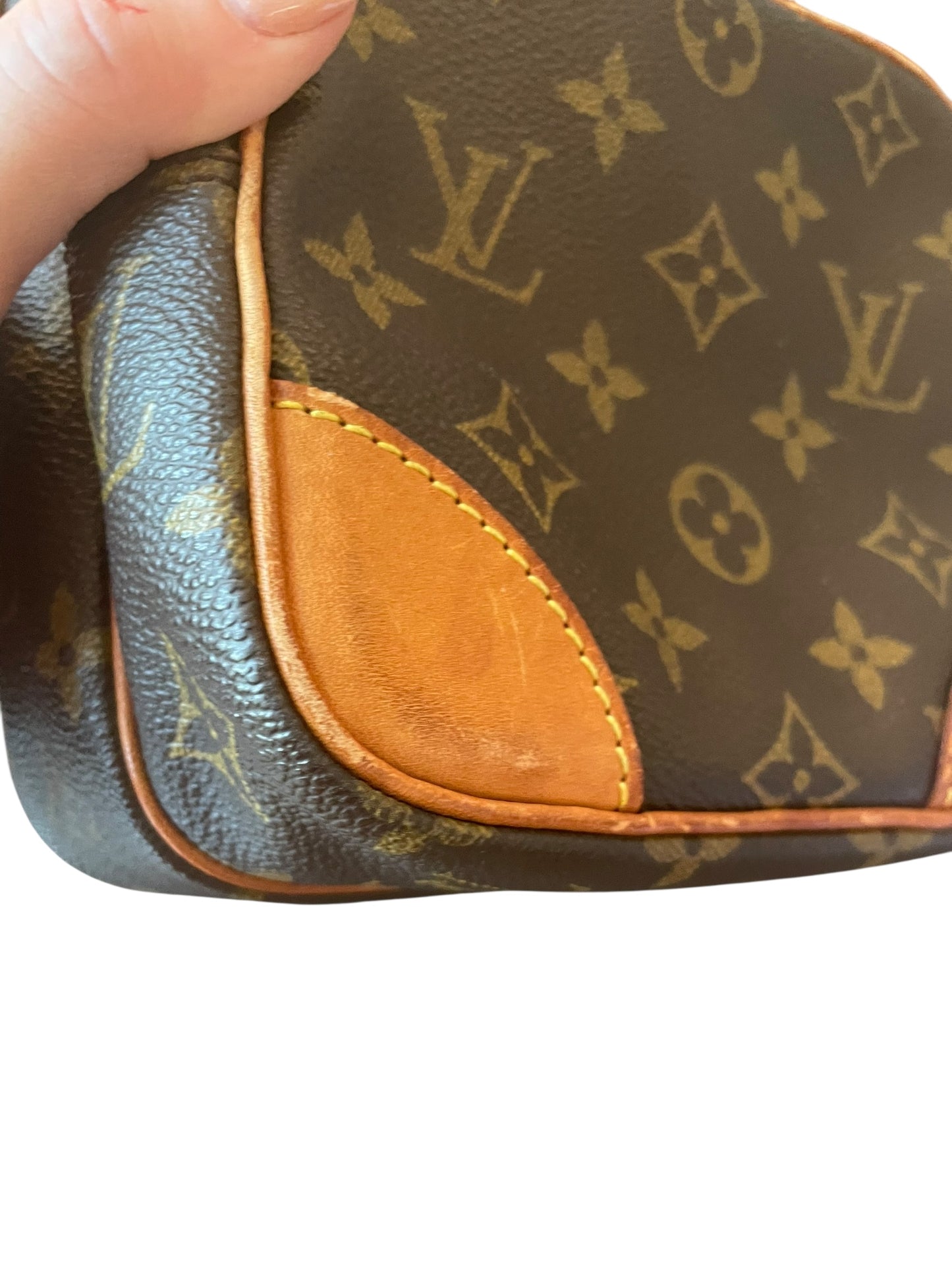 Crossbody Luxury Designer By Louis Vuitton, Size: Small