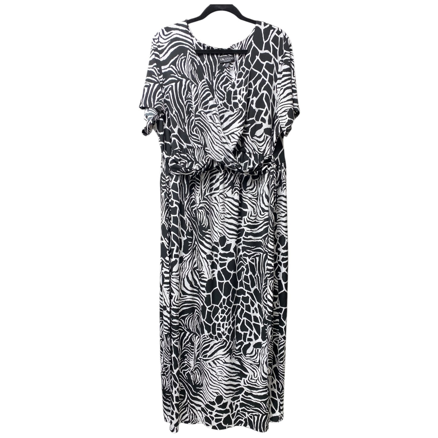 Dress Casual Maxi By Clothes Mentor In Black & White, Size: 22