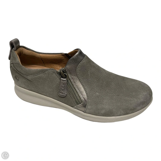 Shoes Sneakers By Clarks In Grey, Size: 9