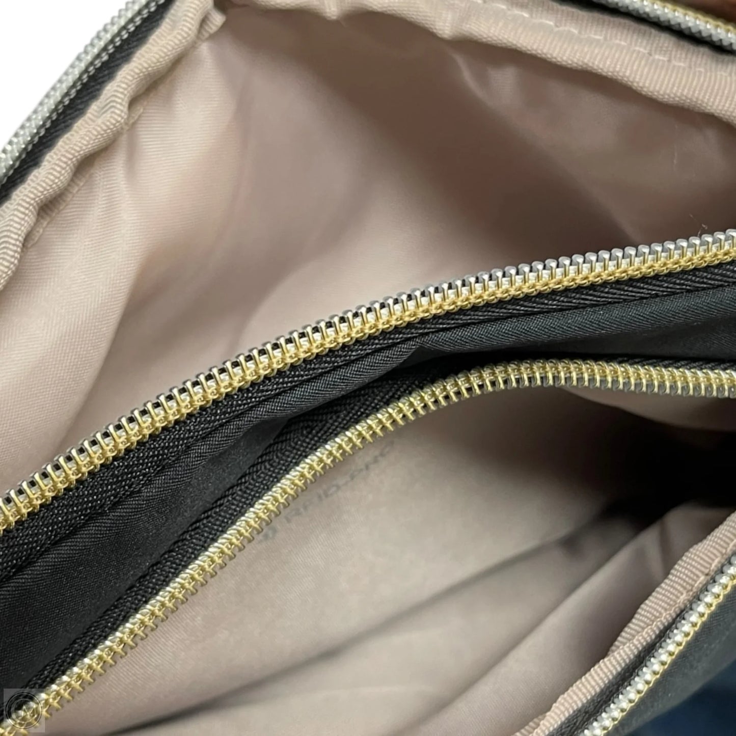 Belt Bag By Clothes Mentor, Size: Medium