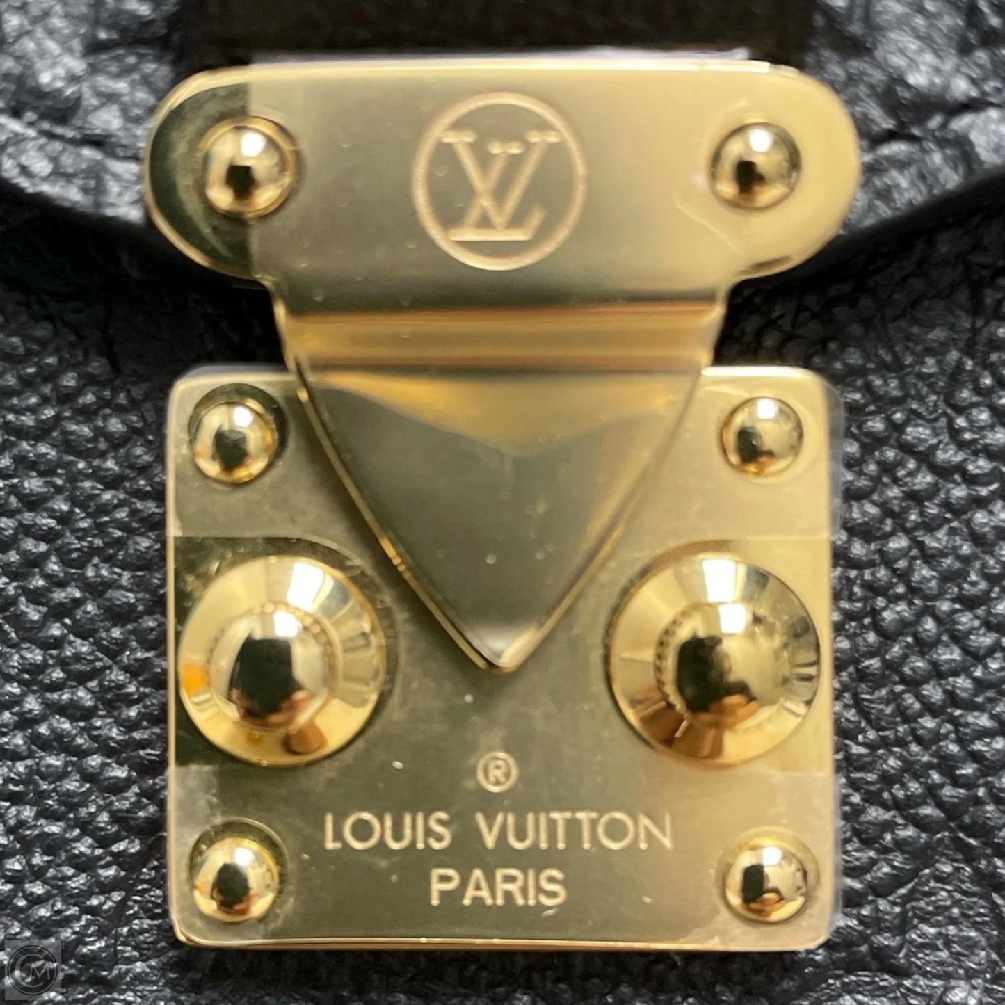 Crossbody Luxury Designer By Louis Vuitton, Size: Medium