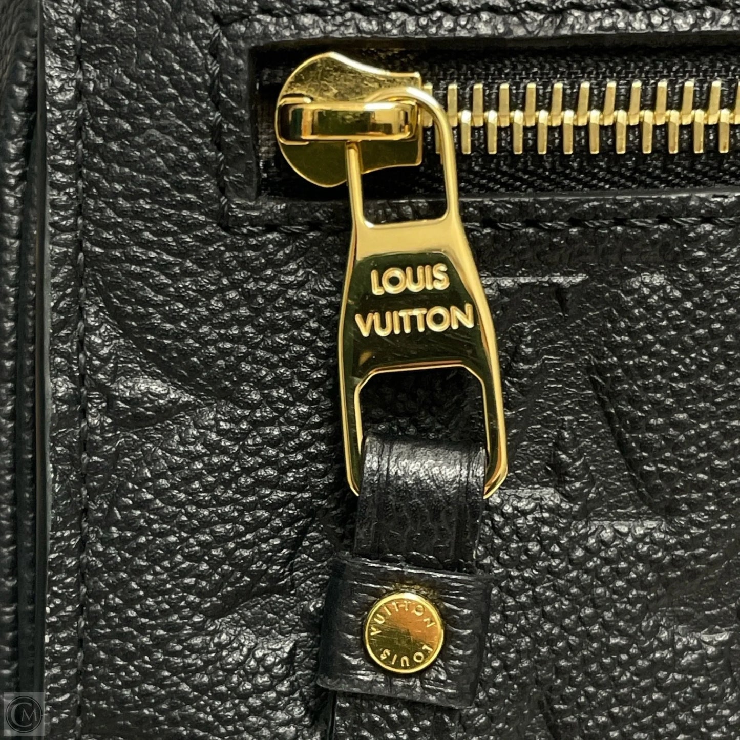 Crossbody Luxury Designer By Louis Vuitton, Size: Medium