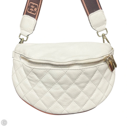 Belt Bag By Clothes Mentor, Size: Medium