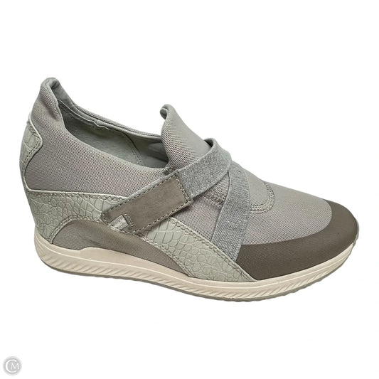 Shoes Sneakers By Bare Traps In Grey, Size: 8.5