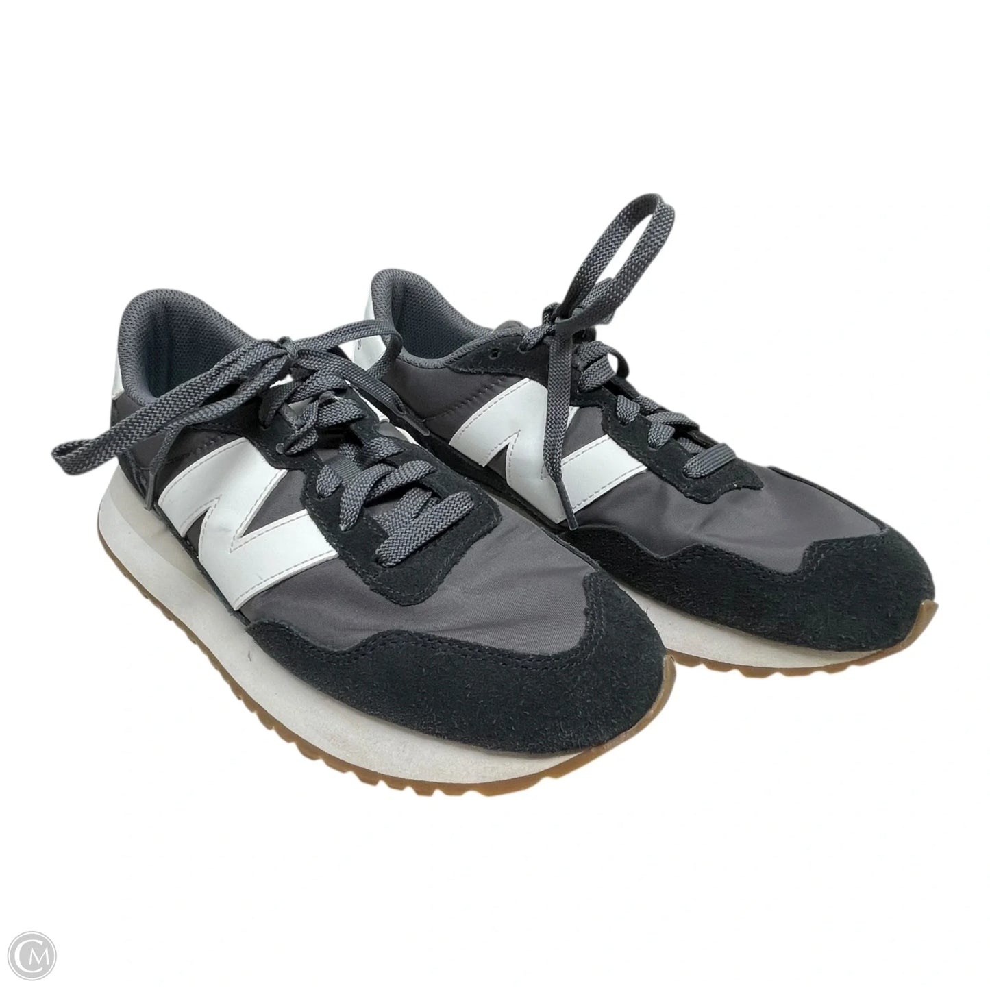 Shoes Sneakers By New Balance In Grey & White, Size: 9