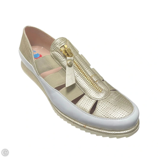 Shoes Designer By Stuart Weitzman In Gold, Size: 7.5