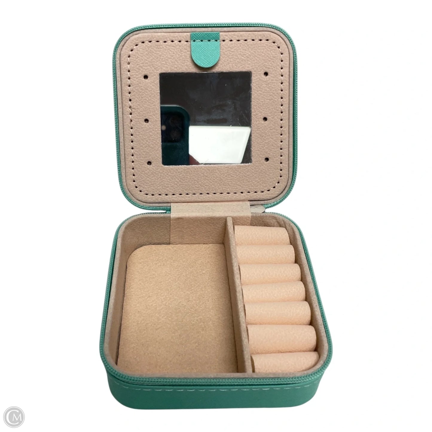 Jewelry Case By Clothes Mentor, Size: Medium