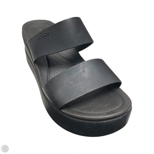 Sandals Heels Platform By Crocs In Black, Size: 6