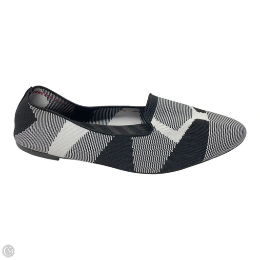 Shoes Flats By Skechers In Black & White, Size: 9.5