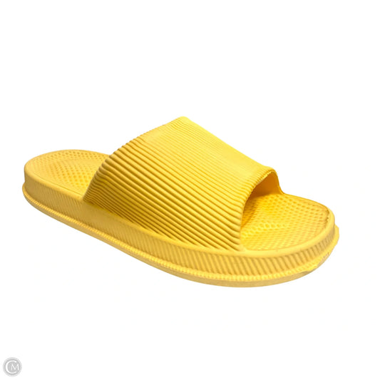 Sandals Flats By Clothes Mentor In Yellow, Size: 7