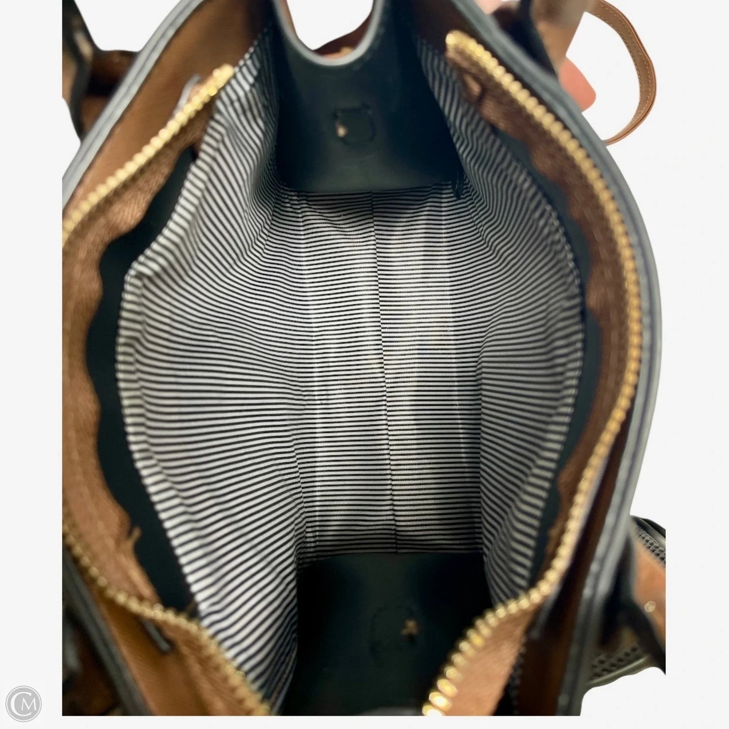 Crossbody By Clothes Mentor, Size: Medium