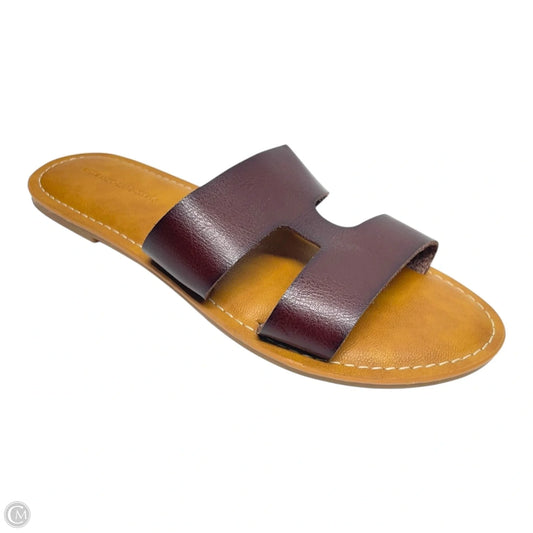 Sandals Flats By Amazon Essentials In Maroon, Size: 7