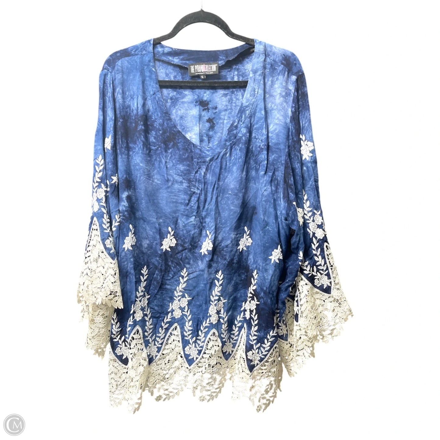 Top 3/4 Sleeve By the pyramid collectin - In Blue & White, Size: Xl