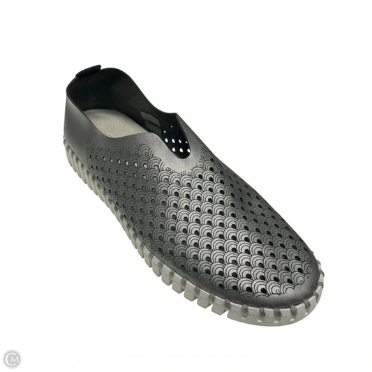 Shoes Flats By ILSE JACOBSEN In Silver, Size: 5.5