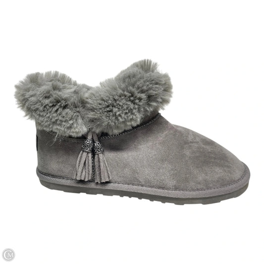 Boots Ankle Flats By Clothes Mentor In Grey, Size: 9