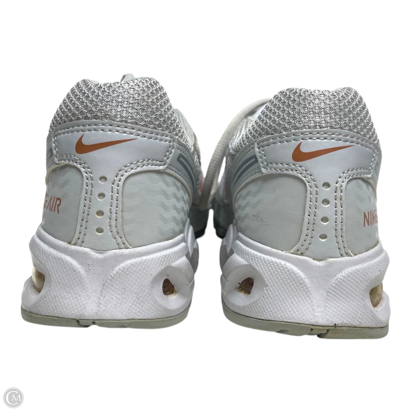 Shoes Sneakers By Nike In White, Size: 6.5