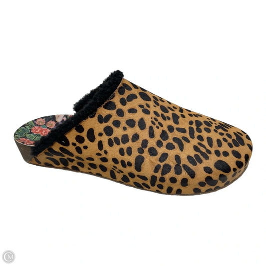 Slippers Designer By Johnny Was In Animal Print, Size: 8