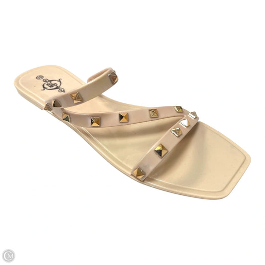 Sandals Flats By Clothes Mentor In Gold & Tan, Size: 10