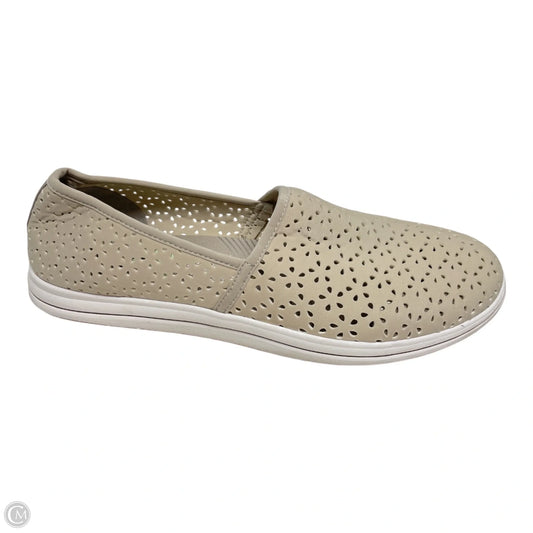 Shoes Flats By Clarks In Beige, Size: 11
