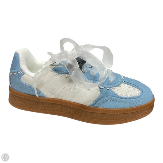 Shoes Sneakers By Clothes Mentor In Blue & White, Size: 7.5