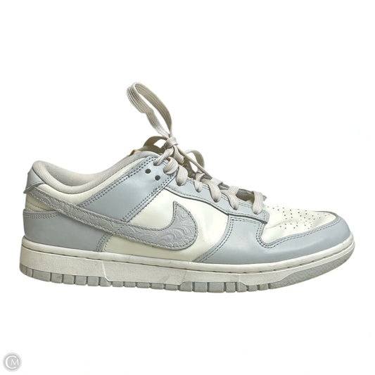 Shoes Sneakers By Nike In Grey & White, Size: 9