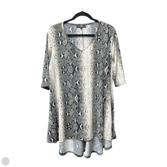Tunic 3/4 Sleeve By LUCKY & BLESSED In Snakeskin Print, Size: L