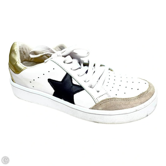 Shoes Sneakers By Clothes Mentor In Black & White, Size: 6