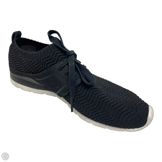 Shoes Designer By Ugg In Black & White, Size: 8