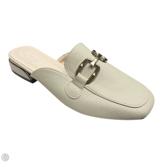 Shoes Flats By Clothes Mentor In White, Size: 9.5