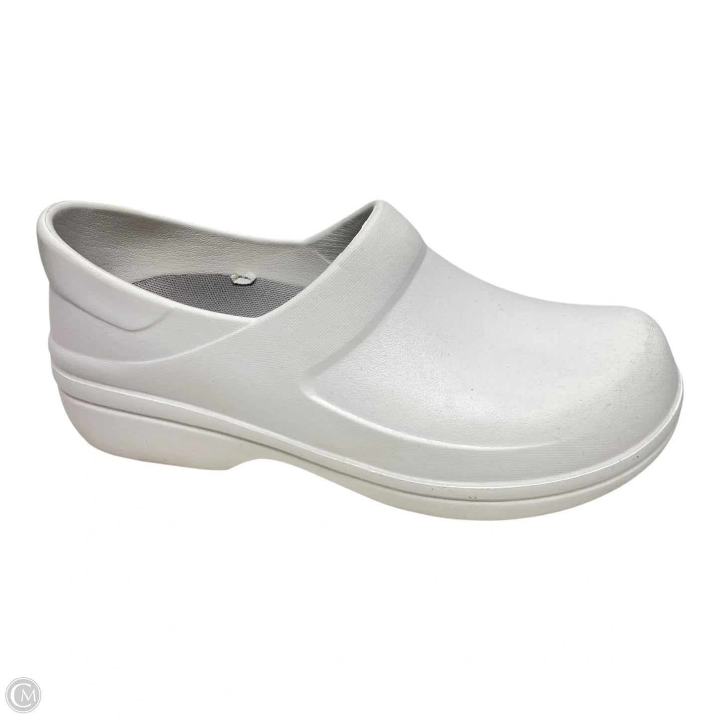 Shoes Flats By Crocs In White, Size: 8
