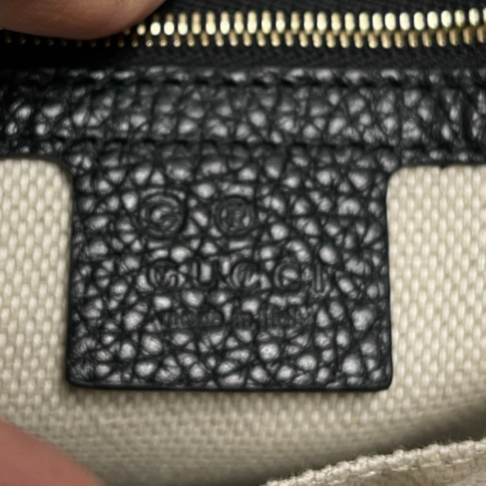 Crossbody Luxury Designer By Gucci, Size: Small
