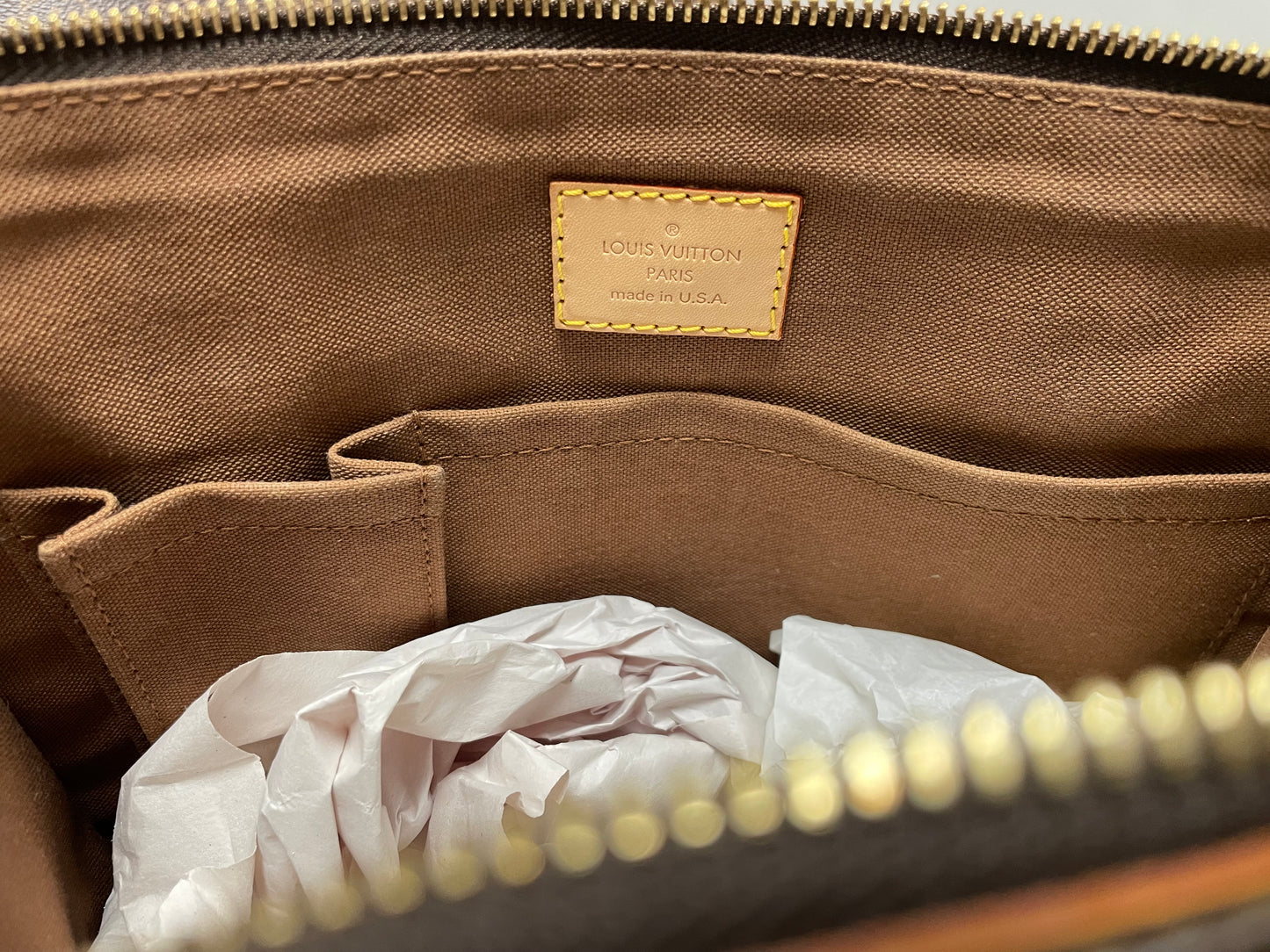 Handbag Luxury Designer By Louis Vuitton, Size: Medium