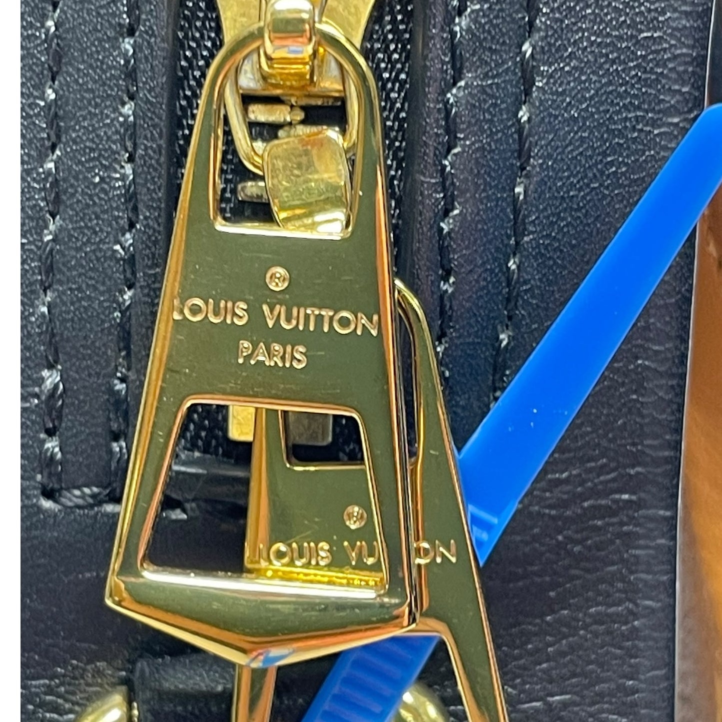 Crossbody Luxury Designer By Louis Vuitton, Size: Large