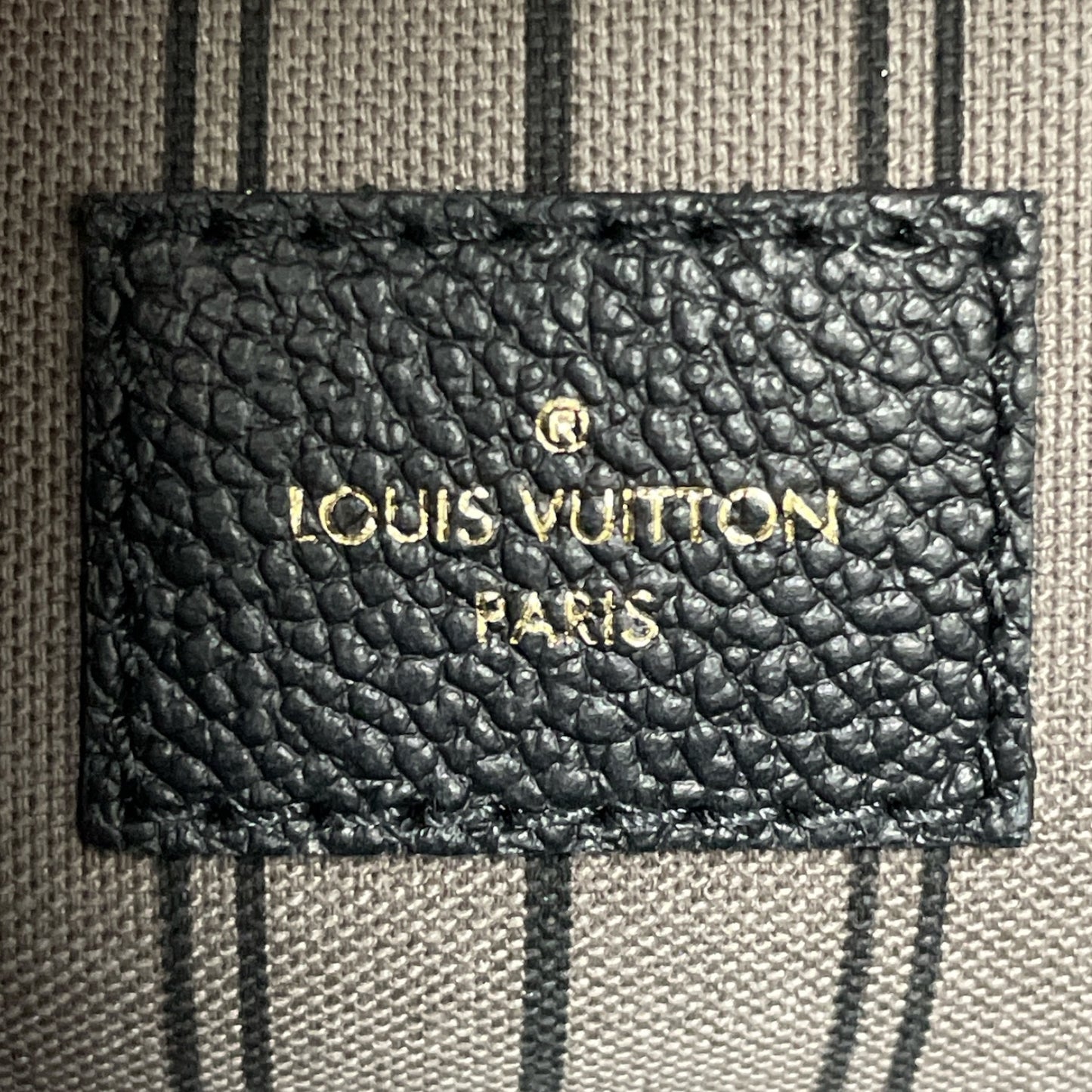Crossbody Luxury Designer By Louis Vuitton, Size: Medium
