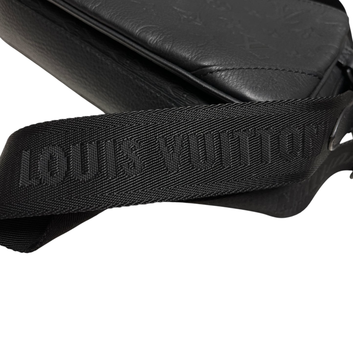 Crossbody Luxury Designer By Louis Vuitton, Size: Medium