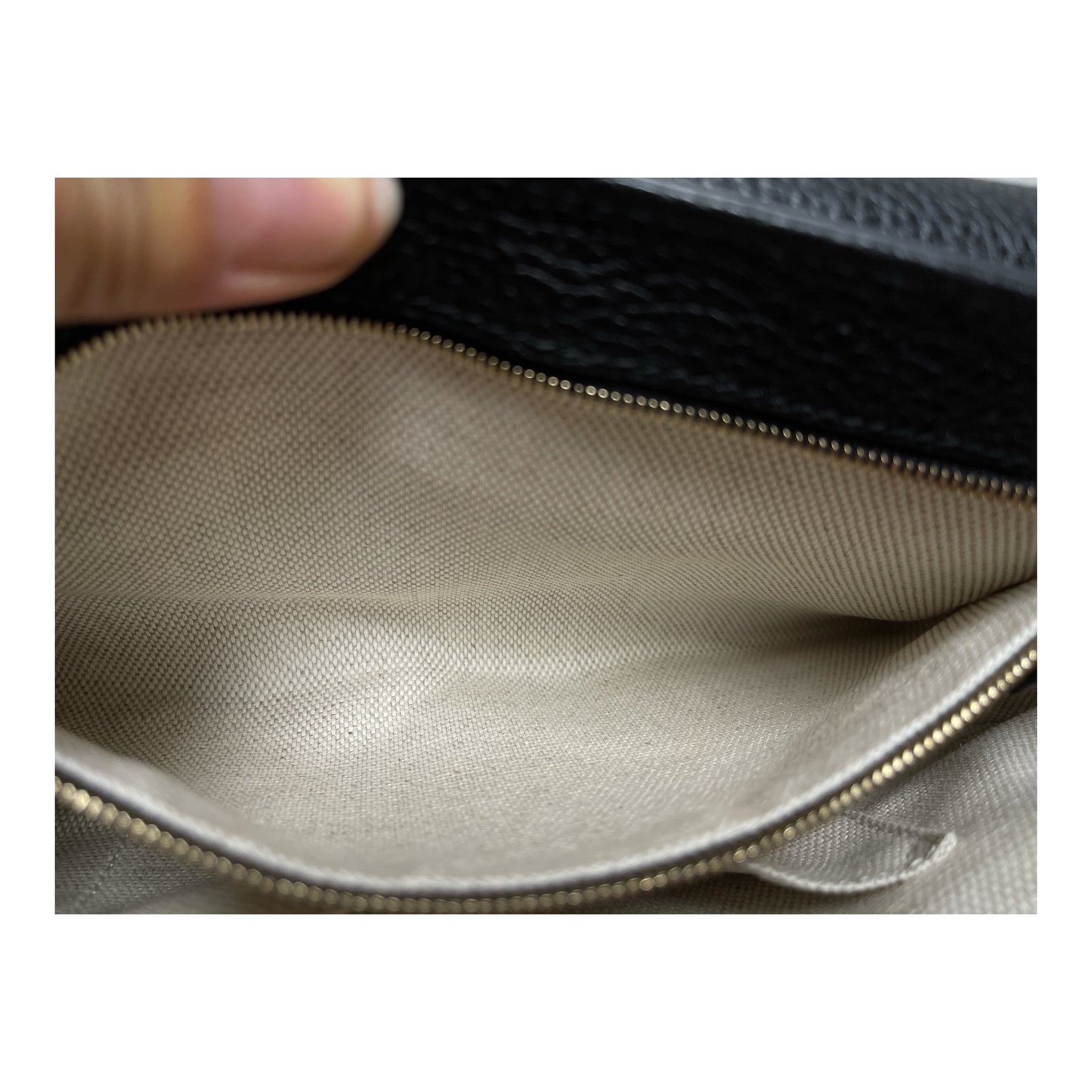 Crossbody Luxury Designer By Gucci, Size: Small